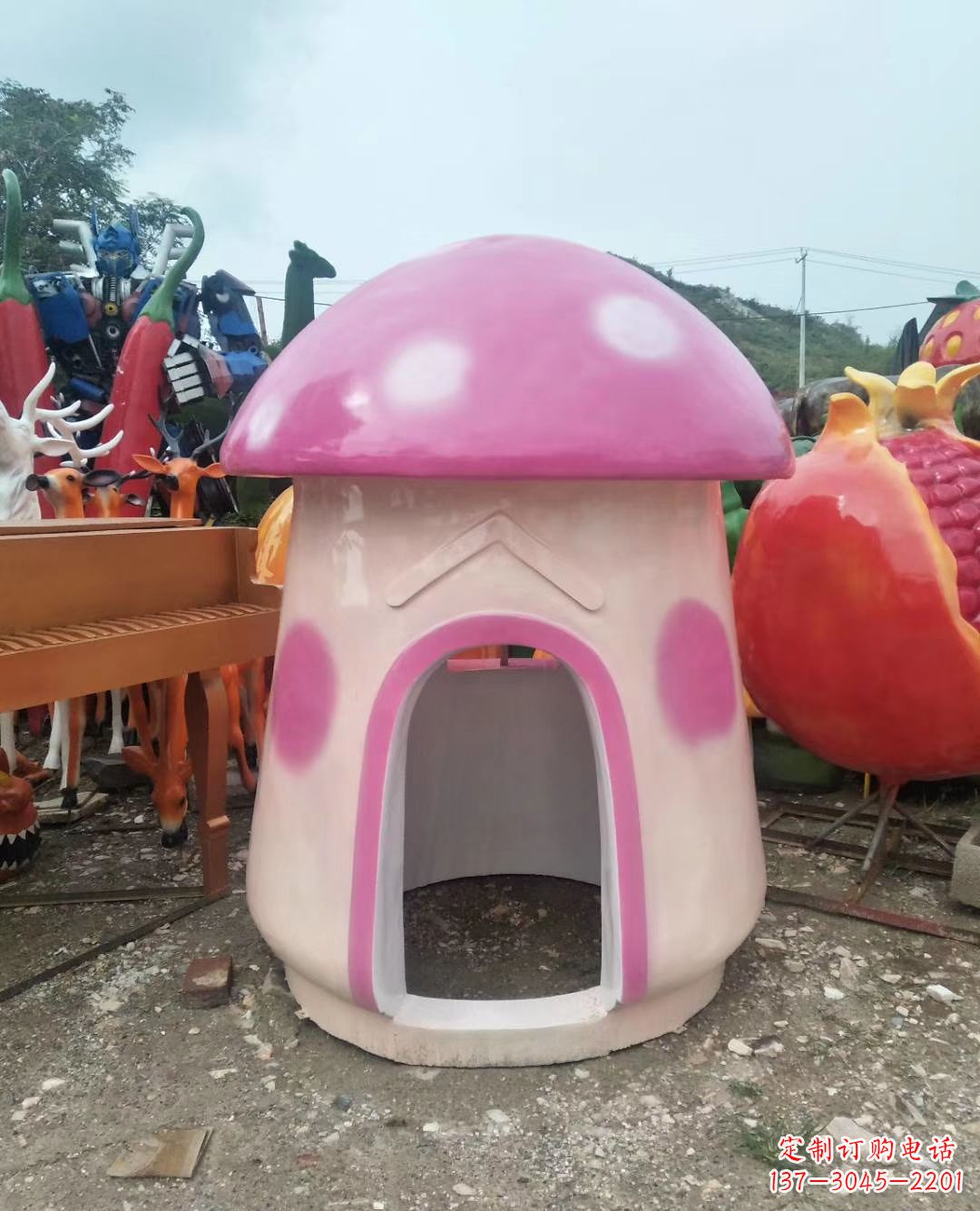 潍坊精致彩绘蘑菇屋雕塑