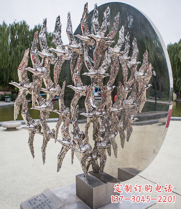 潍坊欣赏鸽子轻盈的美丽——不锈钢动物鸽子雕塑