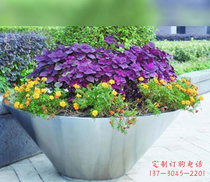 潍坊中领雕塑精致无比的花盆雕塑