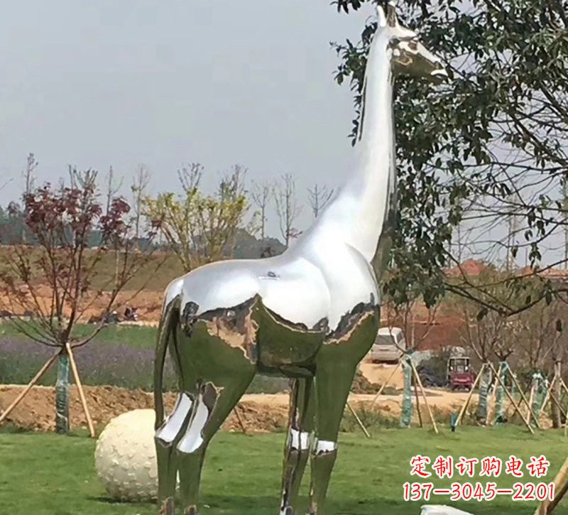 潍坊公园不锈钢长颈鹿雕塑