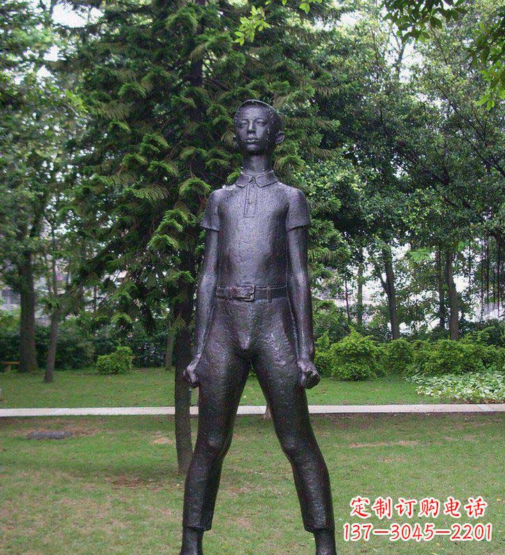 潍坊公园插兜的男孩人物铜雕