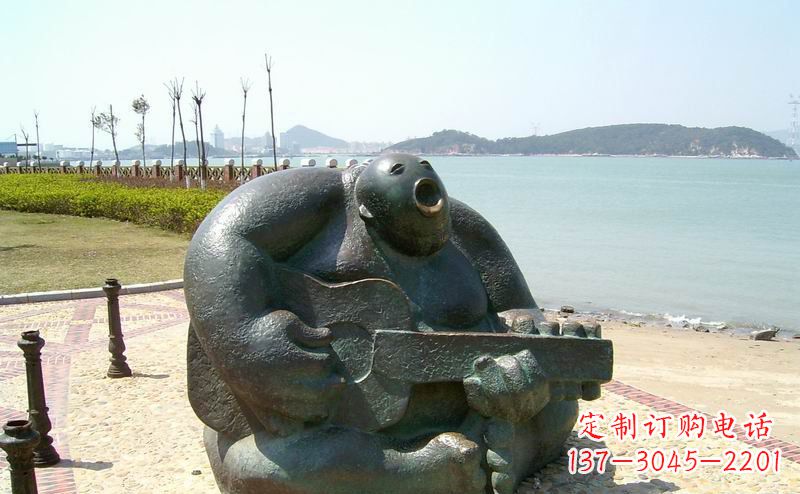 潍坊公园弹吉他抽象人物铜雕