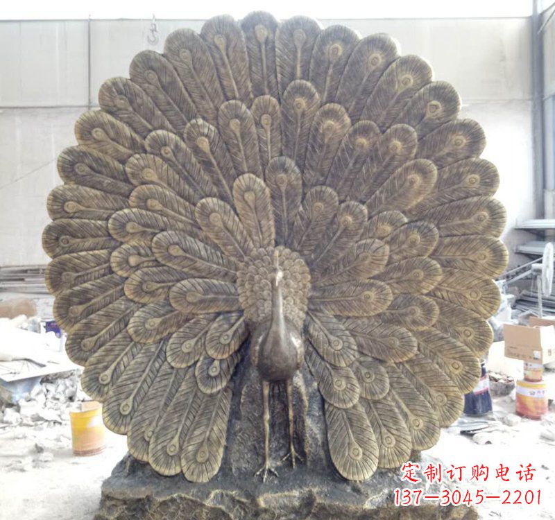 潍坊公园动物孔雀铜雕