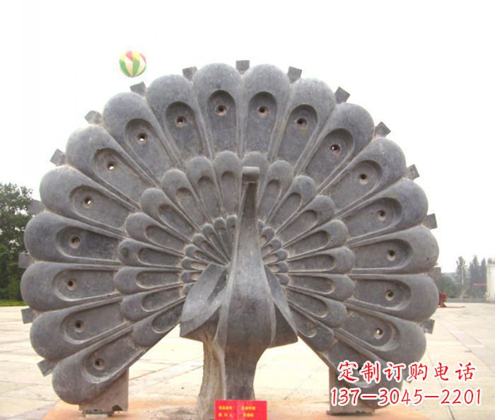 潍坊公园动物孔雀开屏石雕