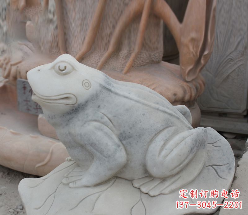 潍坊公园动物青蛙景观石雕