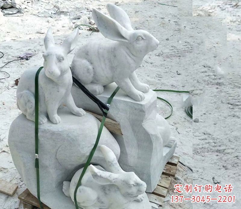 潍坊公园动物兔子雕塑 