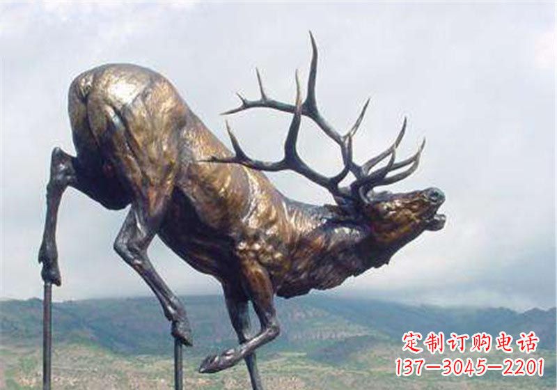 潍坊公园动物驯鹿铜雕