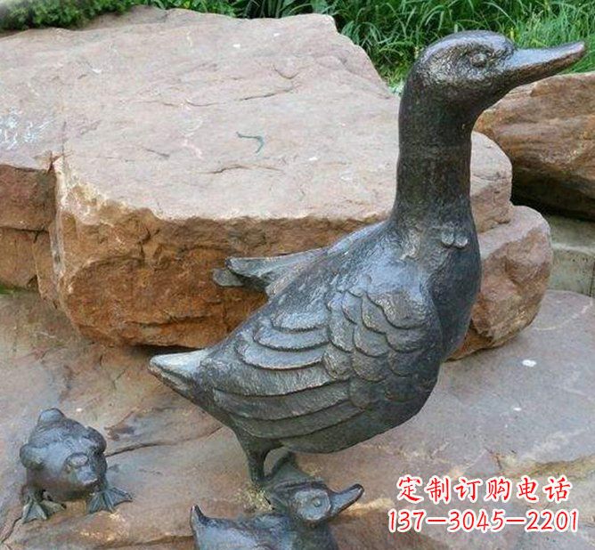 潍坊公园动物鸭子铜雕
