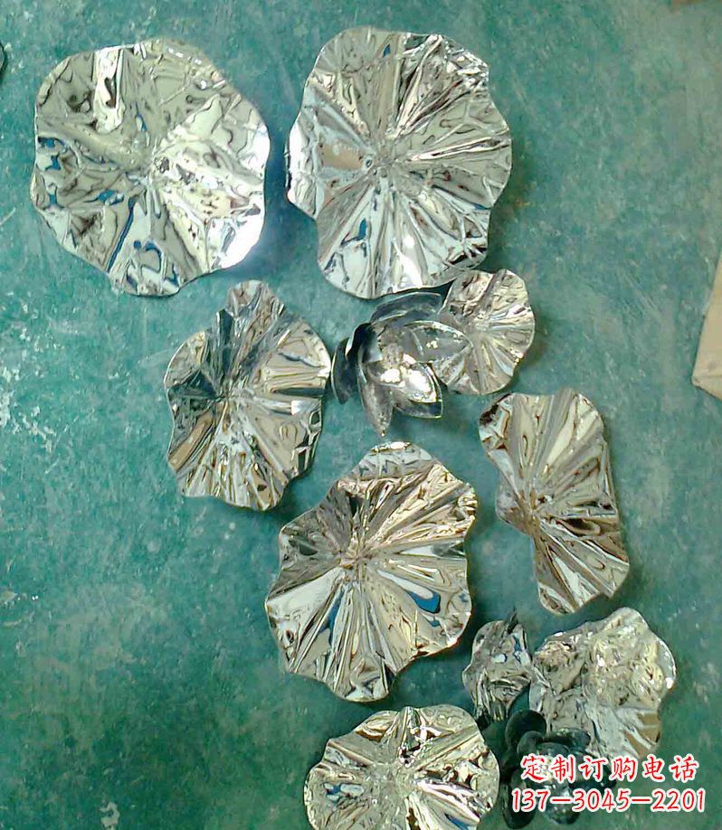 潍坊精致锻铜荷叶造型雕塑