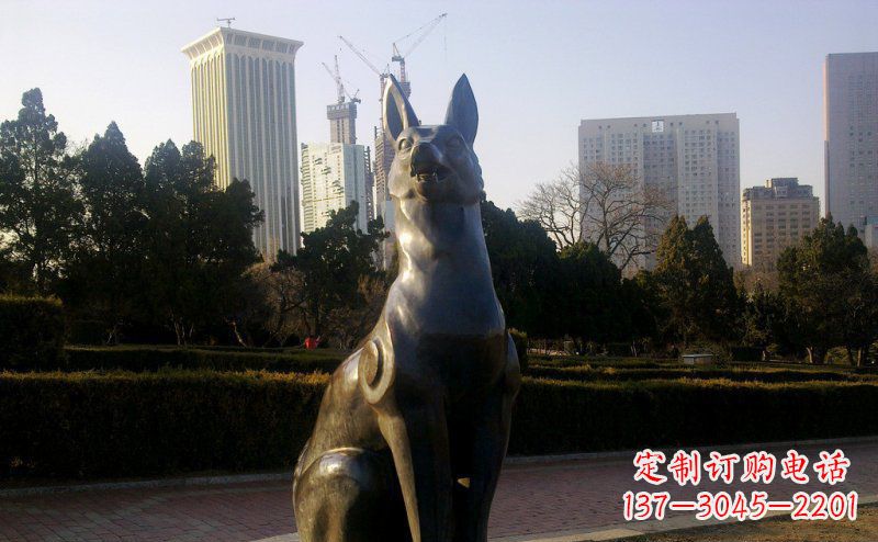 潍坊公园狗动物铜雕