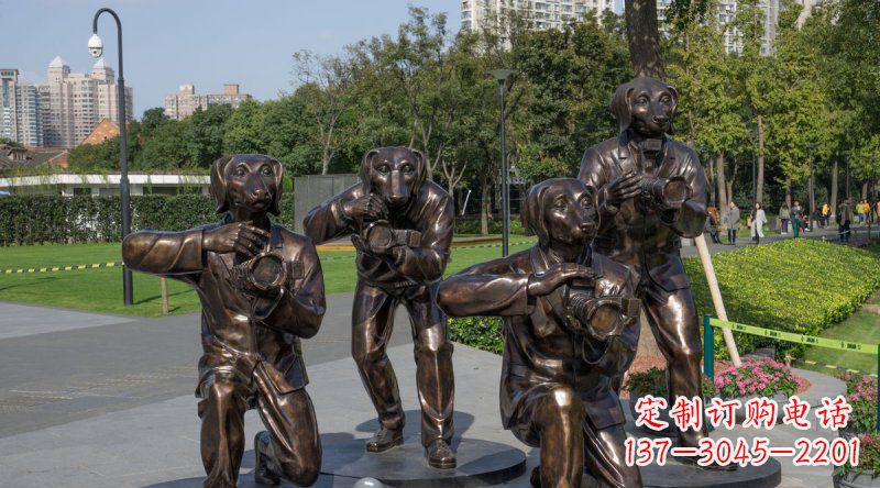 潍坊公园狗头人身创意铜雕