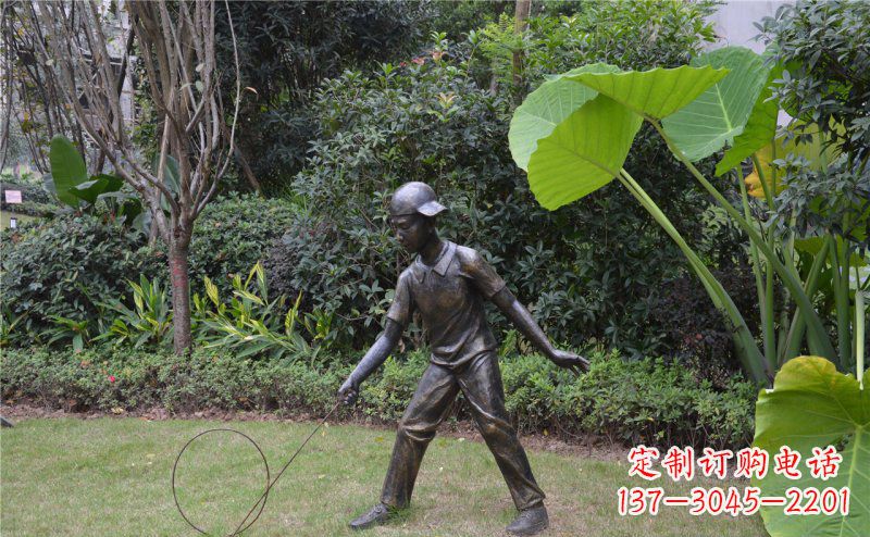 潍坊铜雕“小男孩滚铁环”