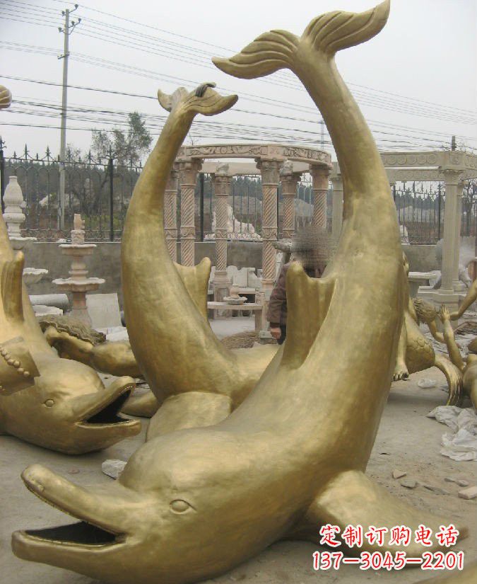 潍坊公园海豚铜雕
