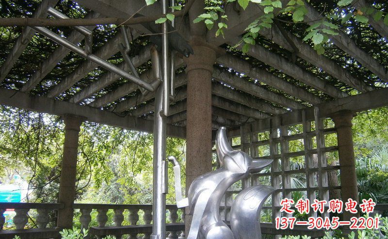 潍坊动物铜雕——公园狐狸与乌鸦小品