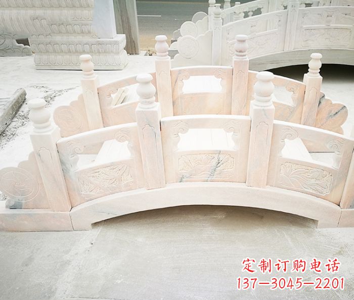 潍坊红石拱桥雕塑——浪漫交织，美景永相伴