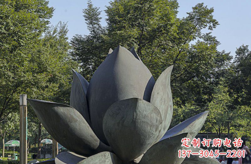 潍坊公园莲花景观铜雕