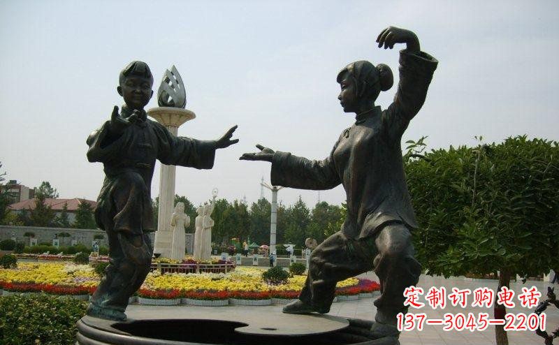 潍坊公园练太极拳的人物小品铜雕