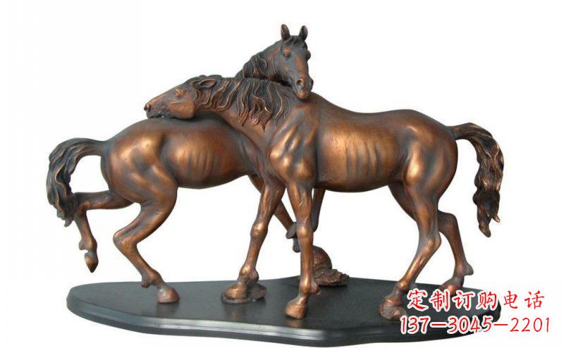 潍坊公园两匹马动物铜雕