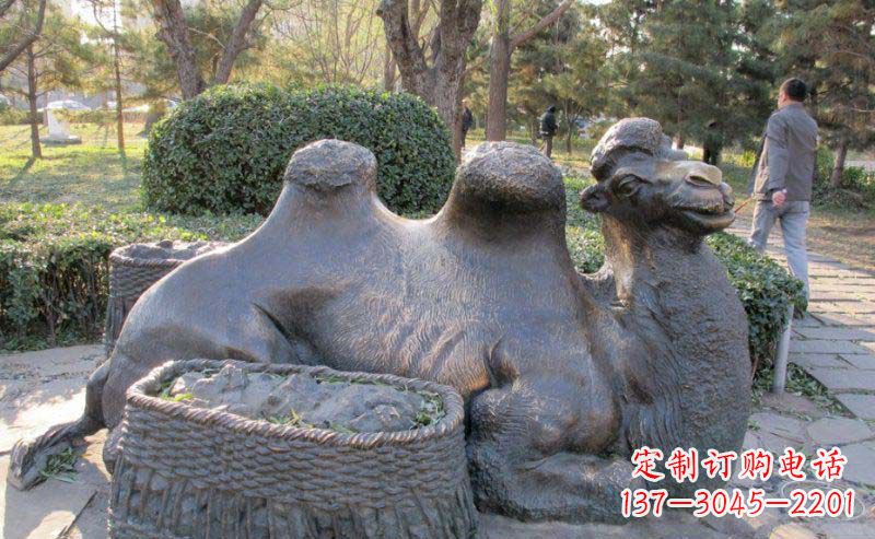 潍坊公园骆驼动物铜雕