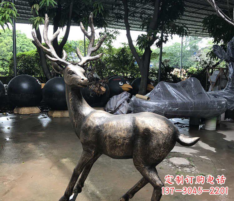 潍坊静谧的梅花鹿铜雕