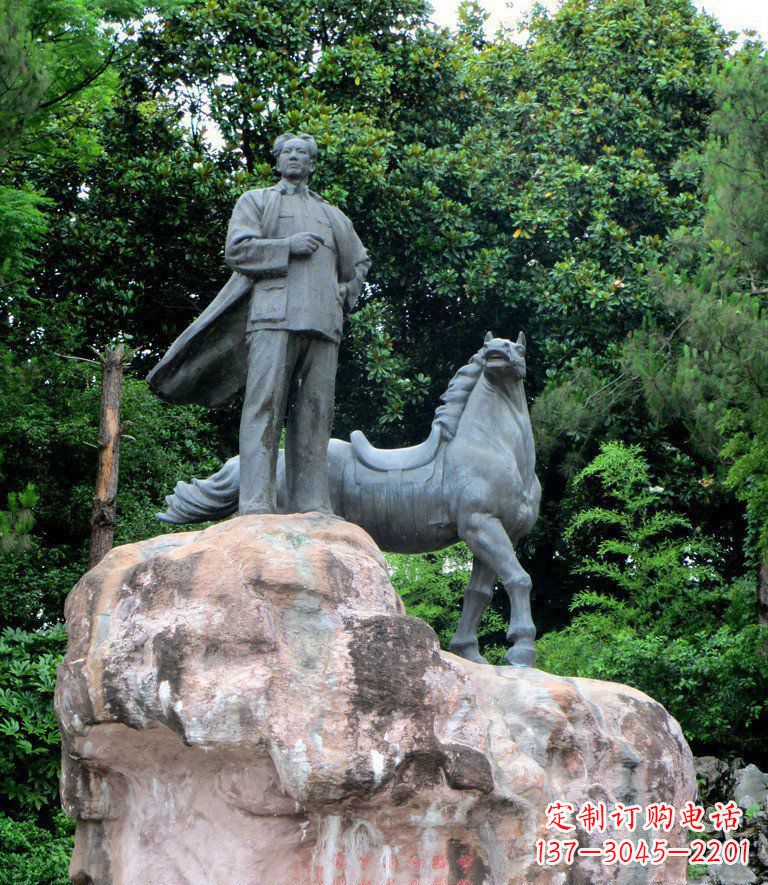 潍坊公园毛主席和马景观铜雕
