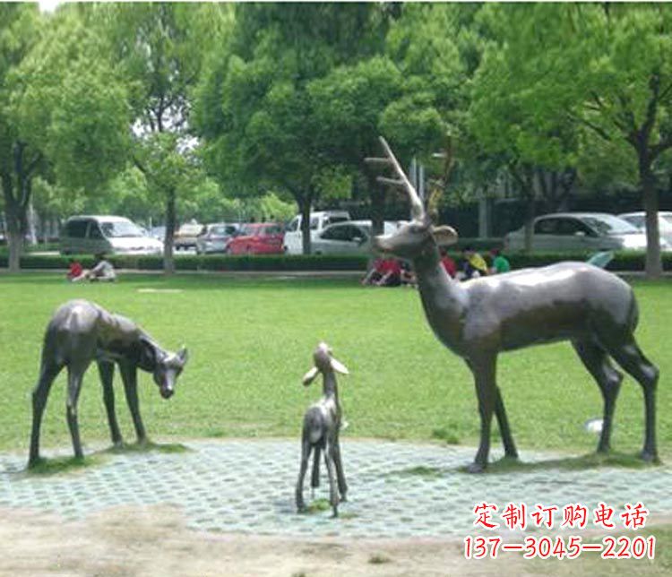 潍坊梦幻般的雕塑——梅花鹿一家三口铜雕