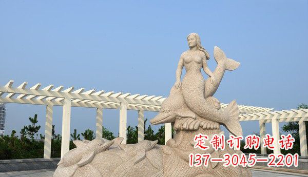 潍坊公园美人鱼和海豚石雕