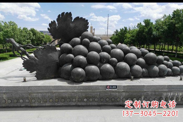 潍坊美轮美奂的葡萄铜雕塑
