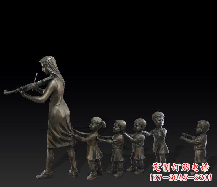 潍坊传统风格老鹰捉小鸡铜雕