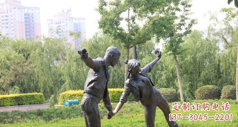 潍坊爱情铸就的浪漫情侣雕塑