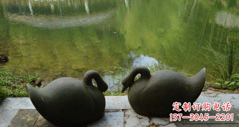 潍坊高雅优美的天鹅铜雕