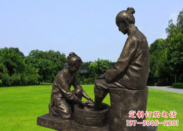 潍坊浓浓爱意的母爱,定制青铜铸造的母亲雕塑