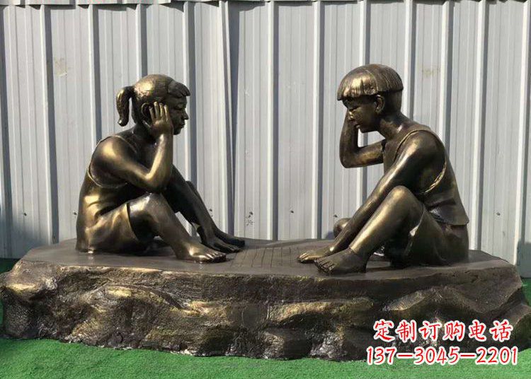 潍坊儿童雕塑-铜雕下棋展示精美的艺术