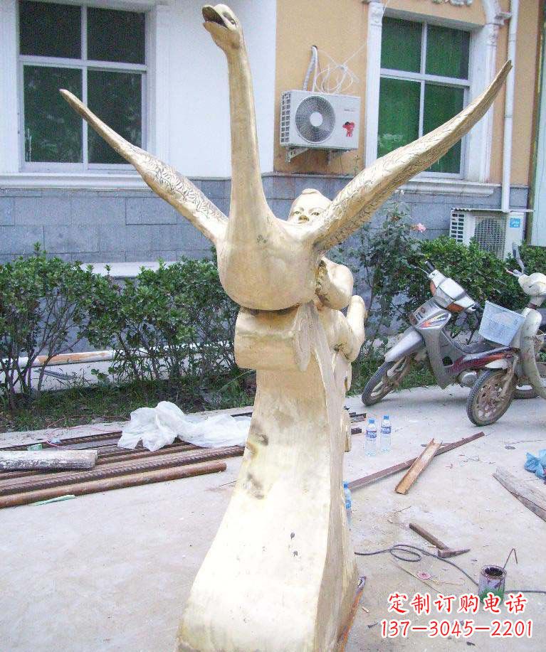 潍坊孩子与天鹅·梦幻铜雕