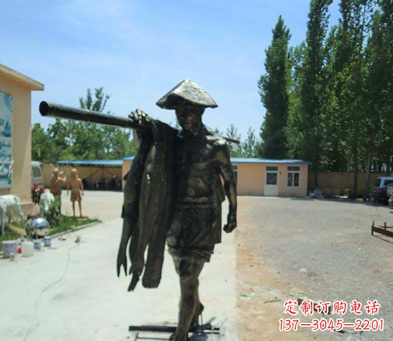 潍坊传承古老文化的渔民雕塑