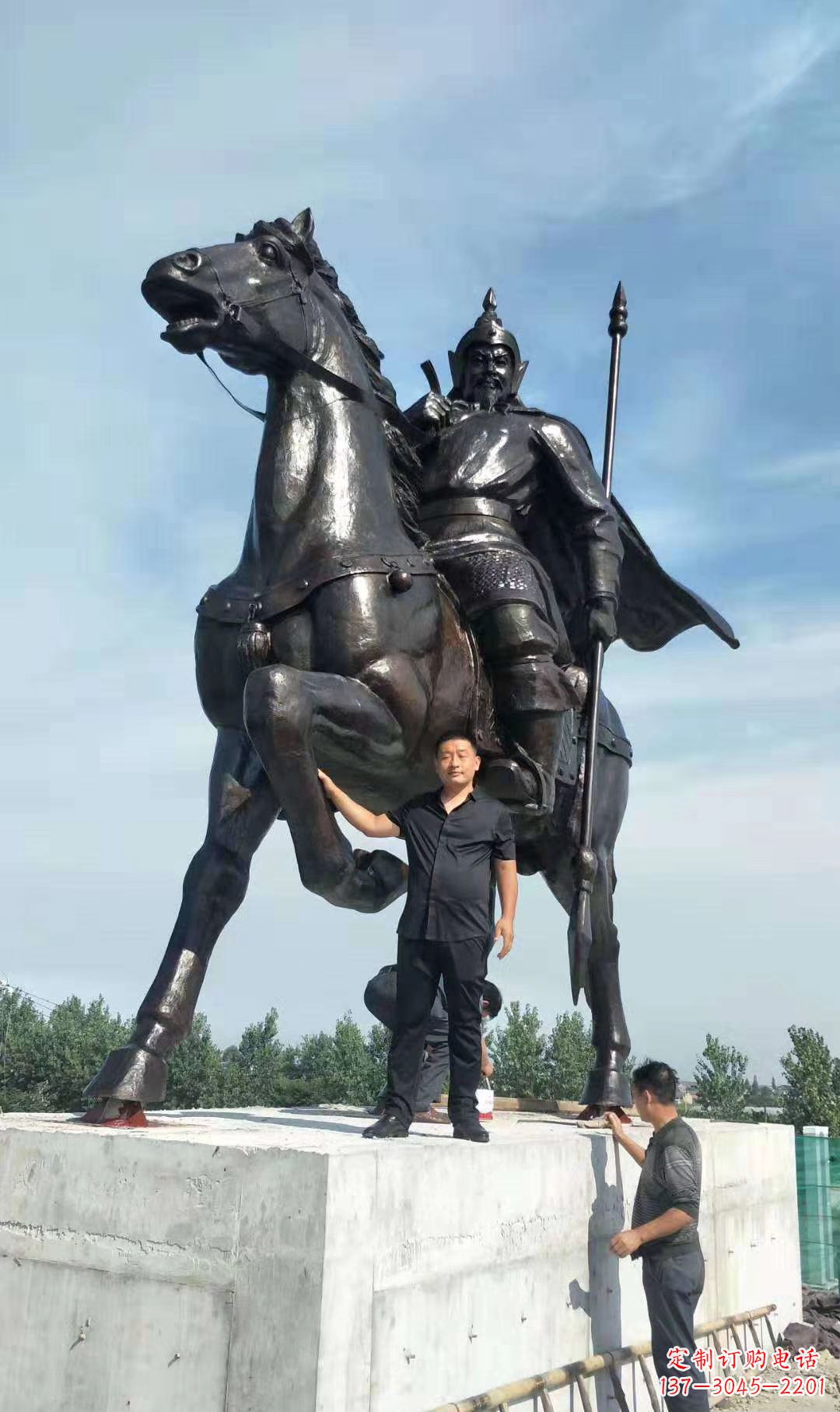 潍坊以古代骑马将军为灵感的铜雕