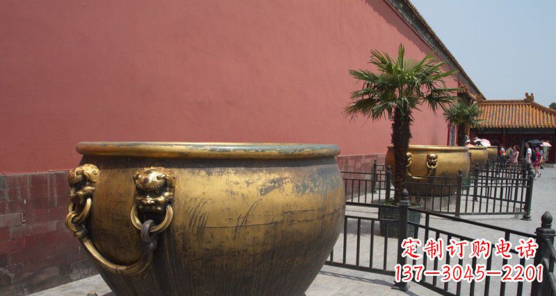 潍坊故宫铜水缸铜雕