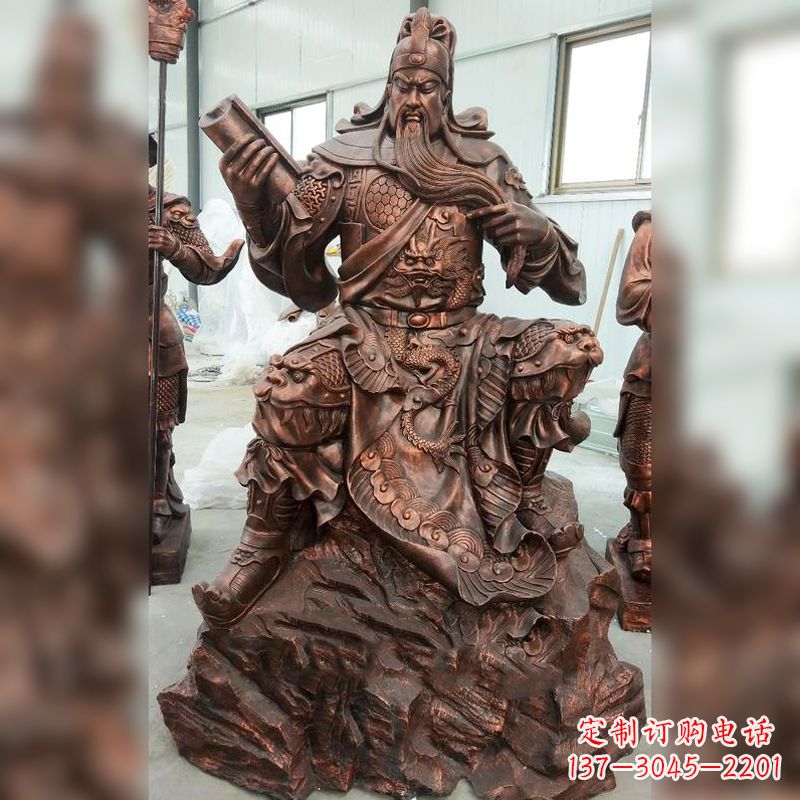 潍坊文化历史写照:关羽夜读春秋雕塑