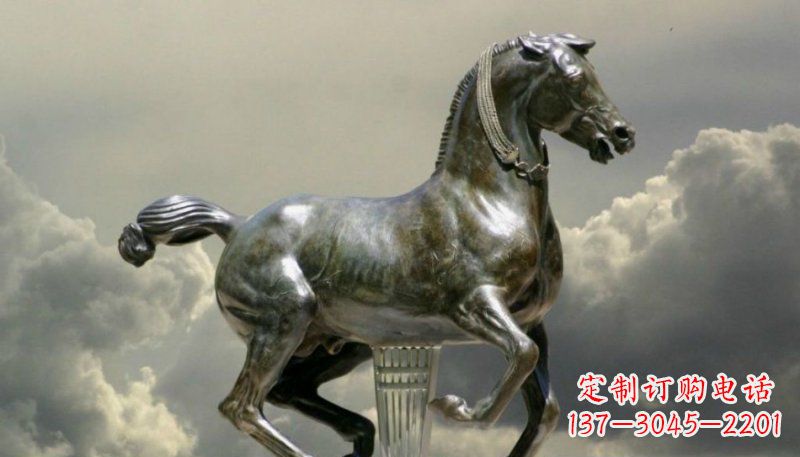 潍坊铜雕艺术品：纯手工雕刻的奔马铜雕