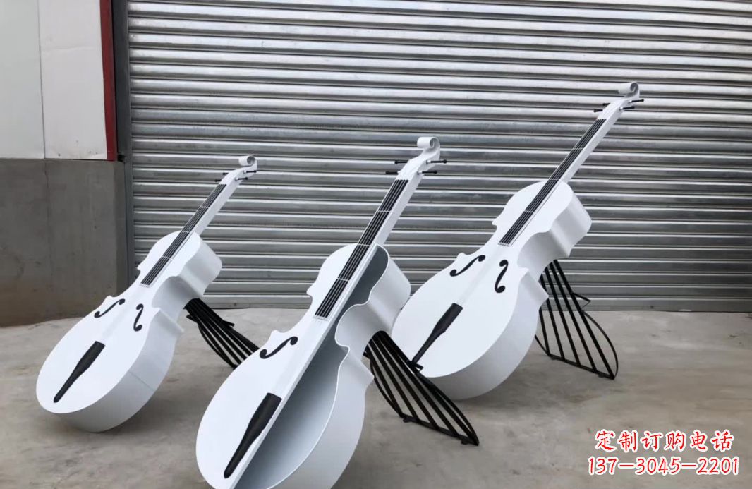 潍坊广场不锈钢大提琴雕塑1