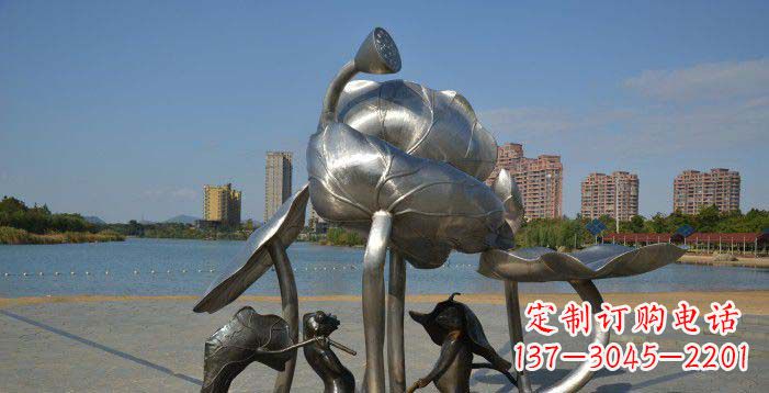 潍坊广场不锈钢莲蓬莲叶和青蛙雕塑