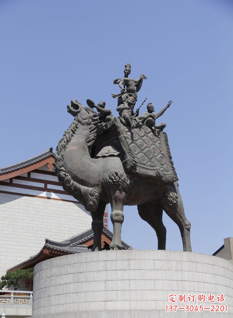 潍坊中领雕塑:古代人物骑骆驼铜雕