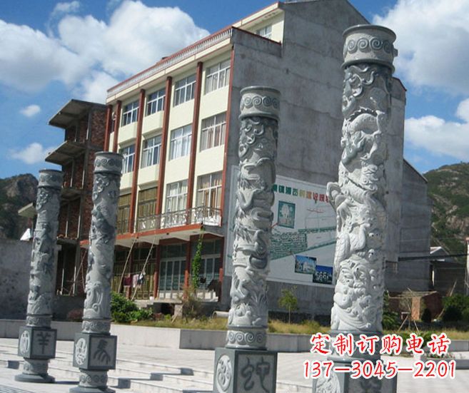 潍坊以龙柱为原型的十二生肖石雕