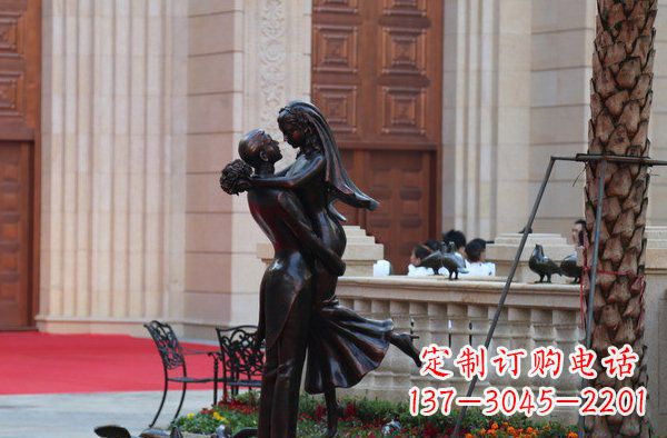潍坊广场浪漫情侣人物铜雕