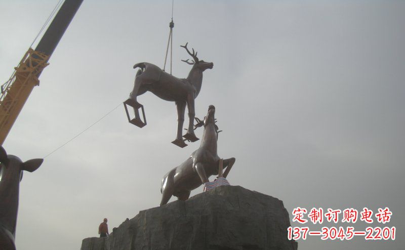 潍坊广场梅花鹿动物铜雕