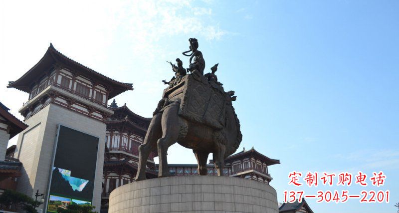 潍坊广场骑骆驼的古代美女景观铜雕