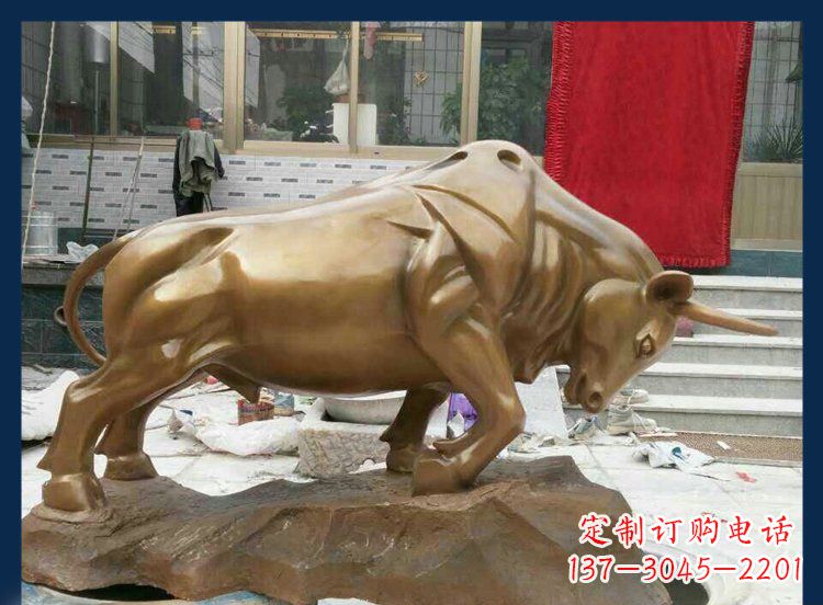 潍坊铜质金黄牛雕塑:添加活力与美观设计