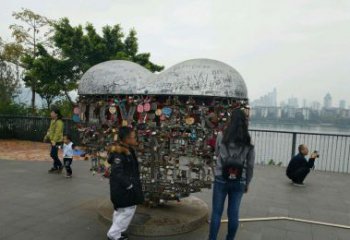 潍坊不锈钢英文字母镂空景观雕塑
