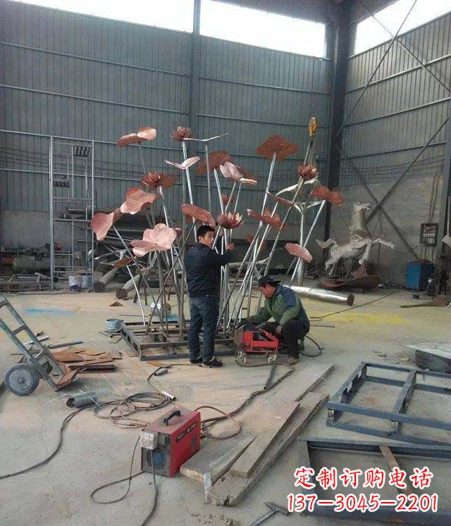 潍坊荷花荷叶铜雕,营造梦幻氛围
