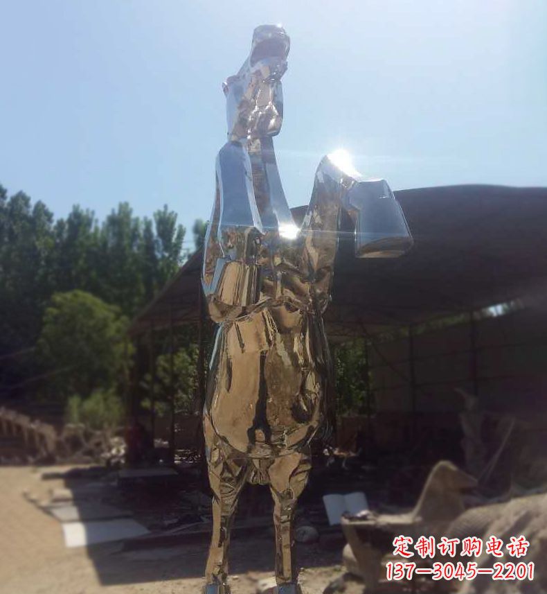 潍坊典雅马雕，不锈钢镜面奔马雕塑，个性精彩